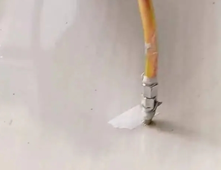 新余瓷砖空鼓维修公司专业解答在瓷砖铺贴过程中，如果使用的砂料过粗（如全部使用了粗砂），可能会导致以下问题